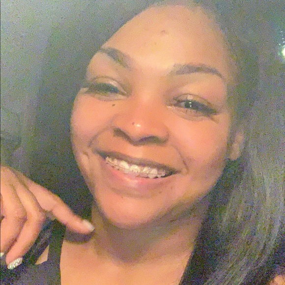 Meet your Posher, Whitney - Picture 1 of 1